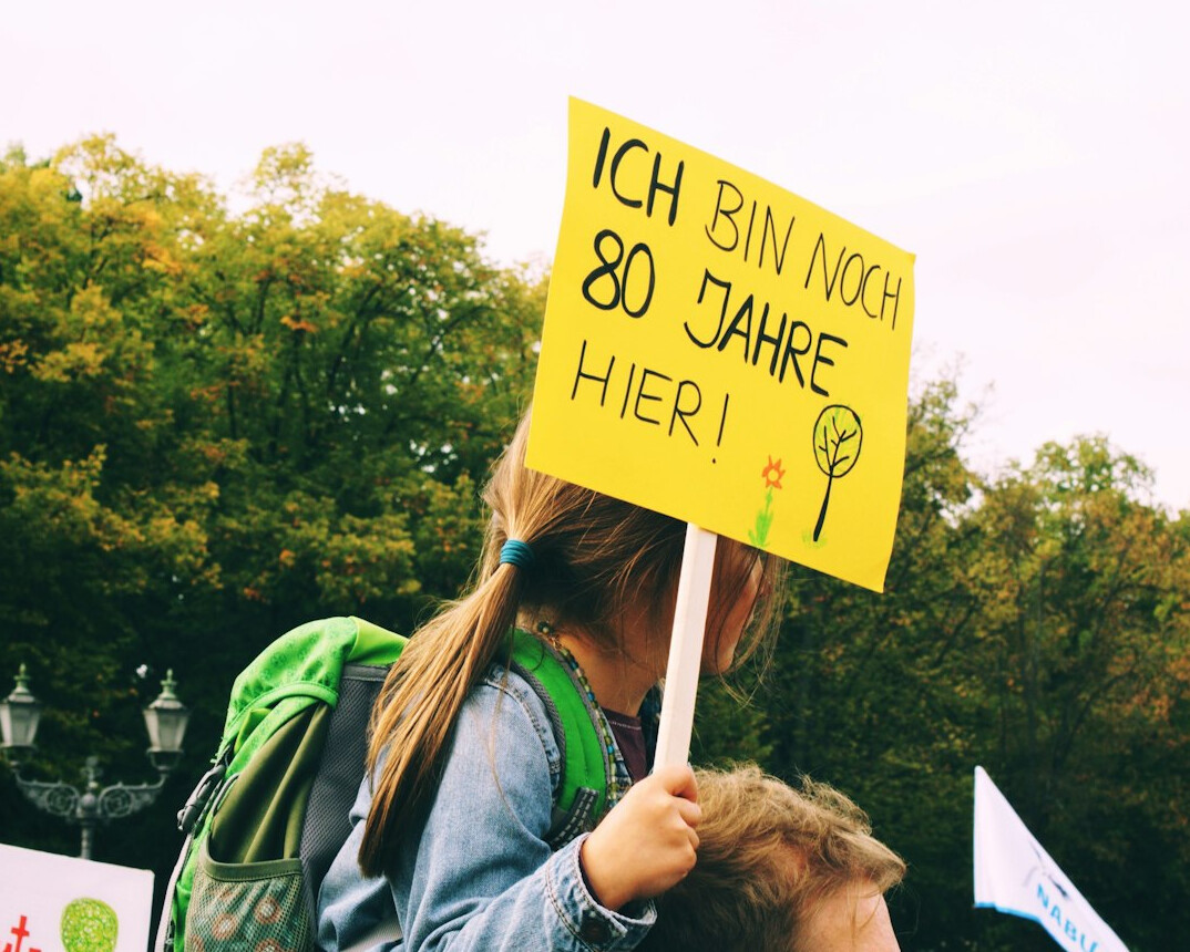 person giving speech in german